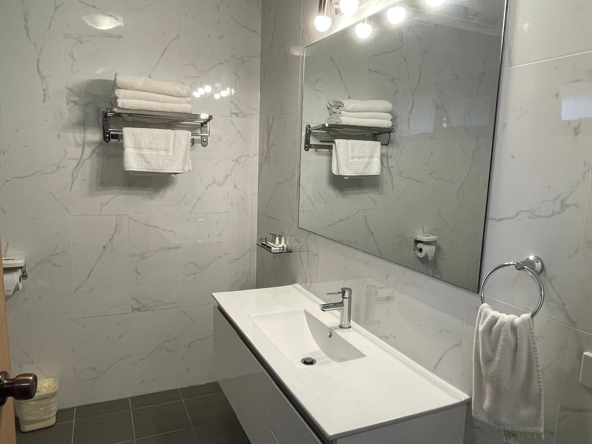 Golden Chain Country Plaza Motel Холс Гап Екстериор снимка