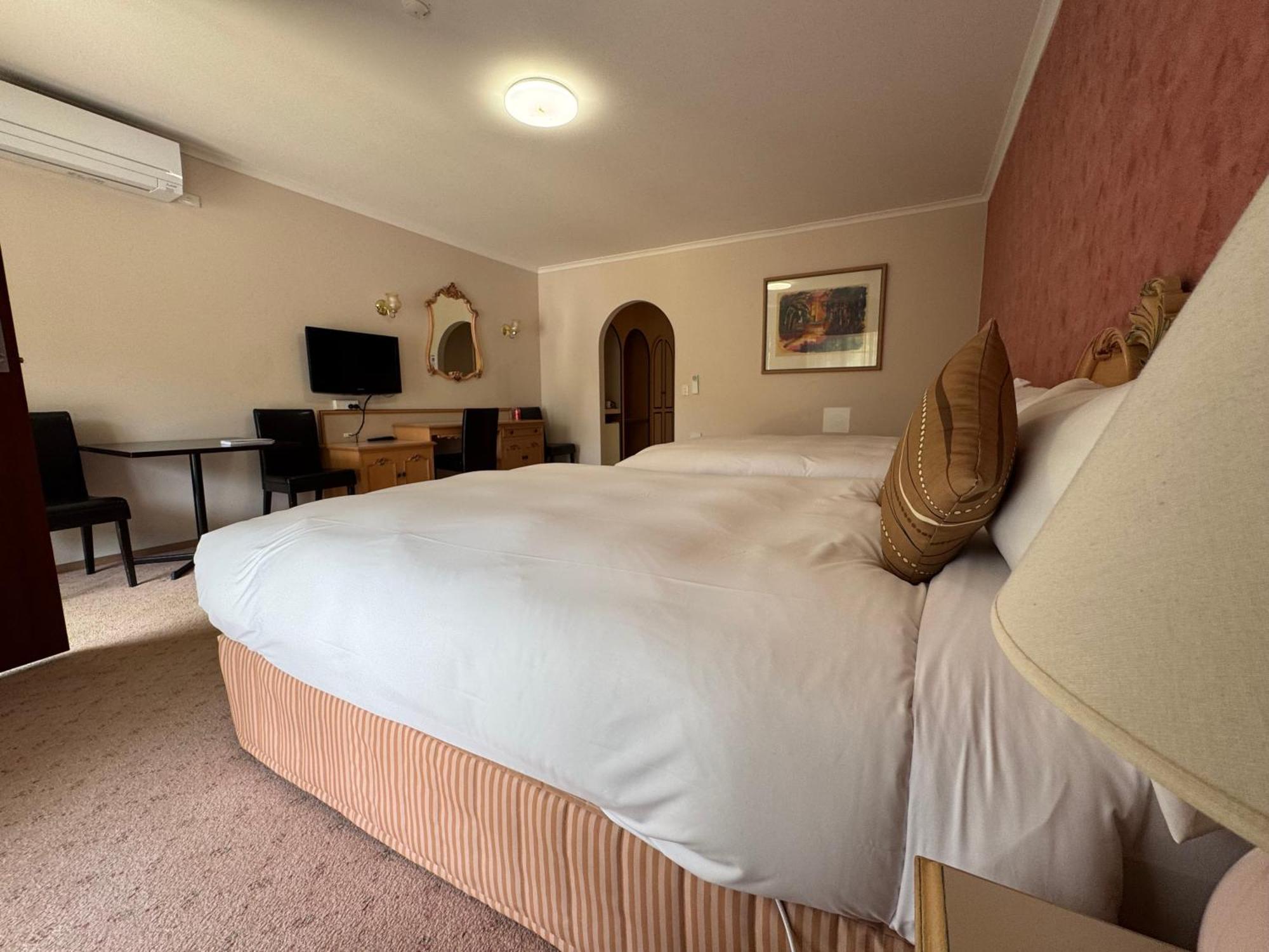 Golden Chain Country Plaza Motel Холс Гап Екстериор снимка